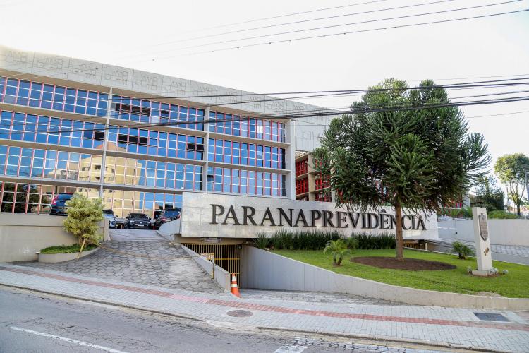 Aposentados e pensionistas devem fazer recadastramento na PARANAPREVIDÊNCIA