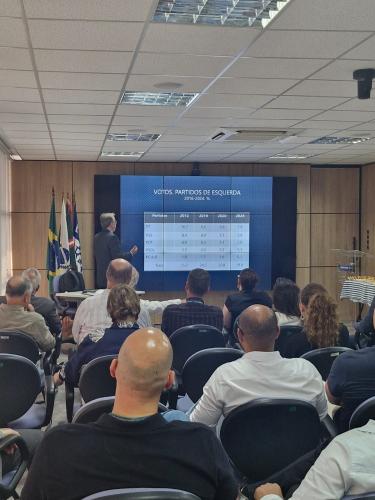 Evento da PARANAPREVIDÊNCIA discute perspectivas políticas e econômicas para 2026