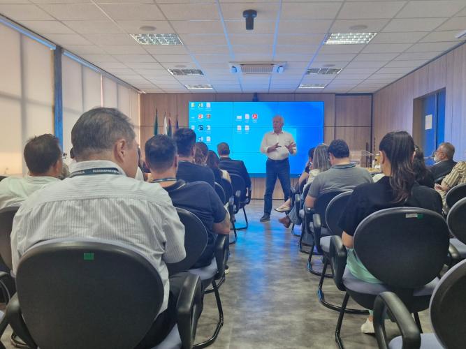 Evento da PARANAPREVIDÊNCIA discute perspectivas políticas e econômicas para 2026