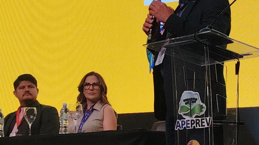 PARANAPREVIDÊNCIA destaca solidez e apoio aos municípios em evento da APEPREV em Foz do Iguaçu